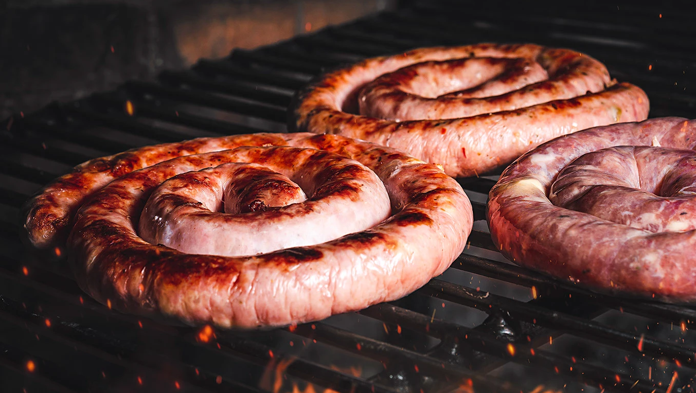 Espiral de linguiça Porteña na brasa